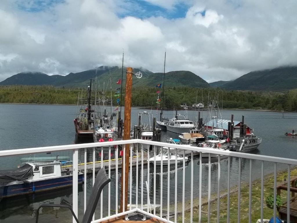 Bayshore Waterfront Inn Ucluelet Exterior foto