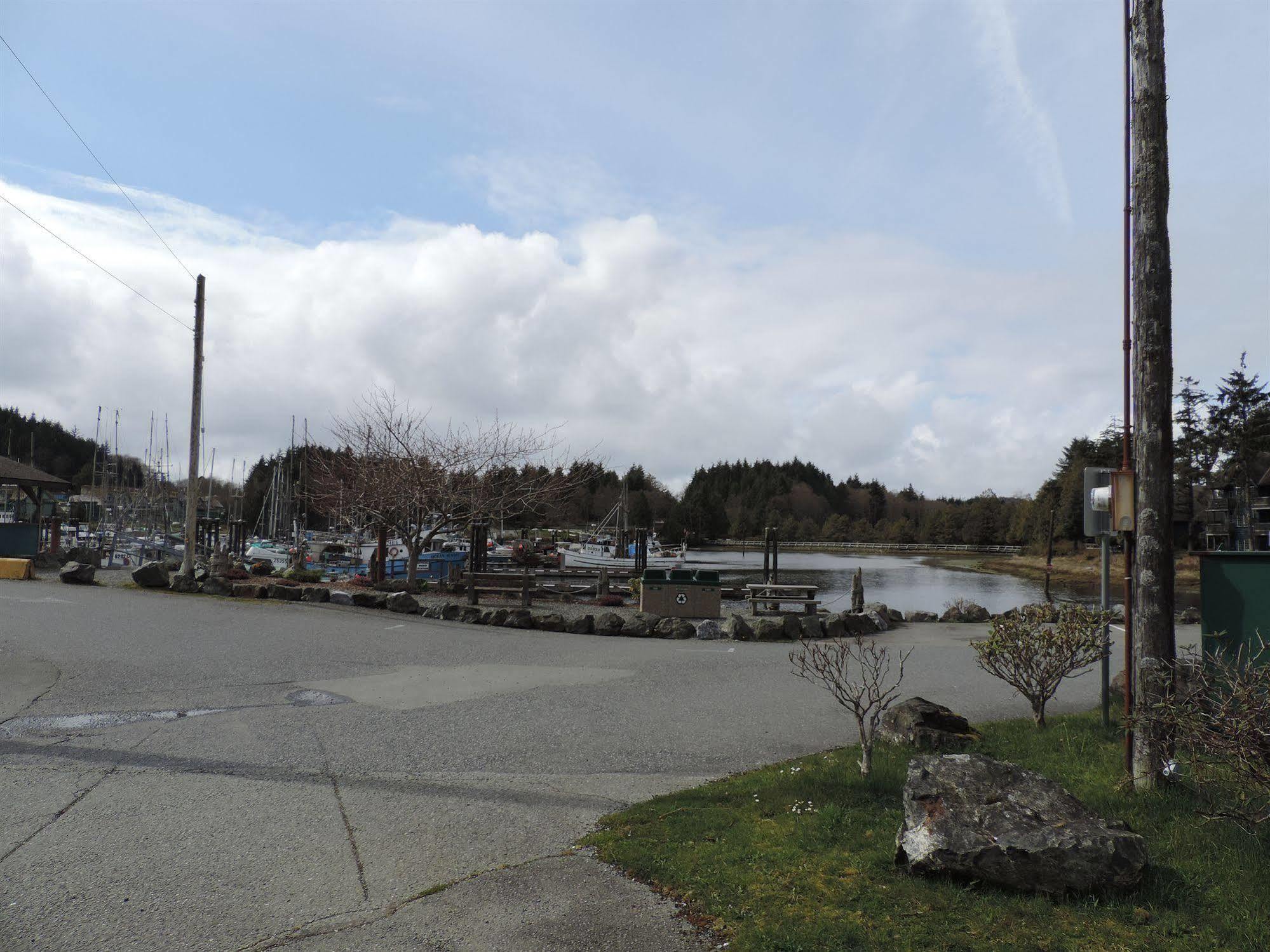 Bayshore Waterfront Inn Ucluelet Exterior foto